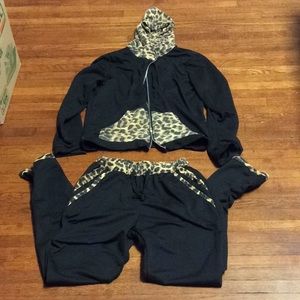 Leopard track suite